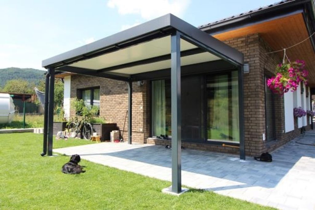 Pergola nebo přístřešek prodlouží léto na vaší zahradě až do pozdního podzimu