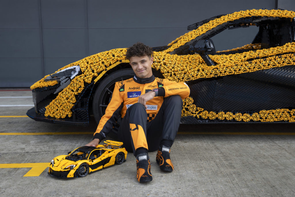 Lando Norris na okruhu Silverstone prověřil LEGO Technic McLaren P1 v životní velikosti