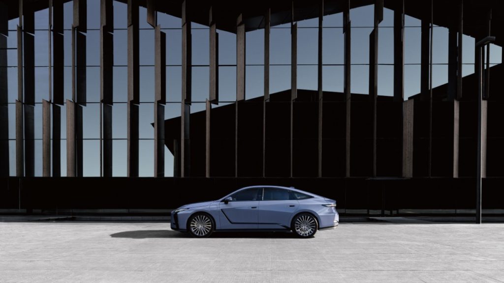 Lexus ES vzkříšen! Osmá generace míří do Evropy a přináší elektrickou revoluci Luxusu