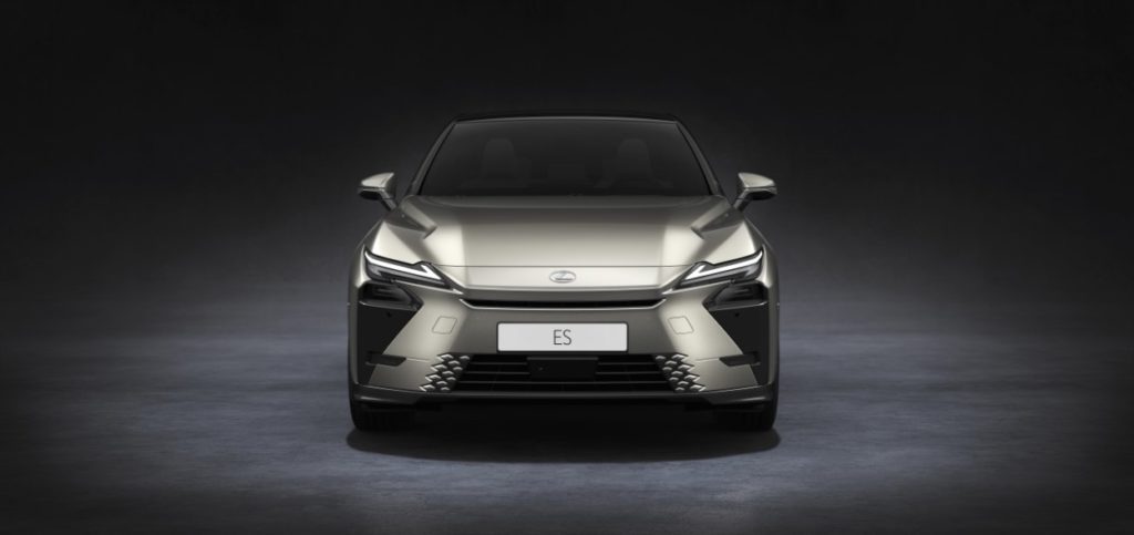 Lexus ES vzkříšen! Osmá generace míří do Evropy a přináší elektrickou revoluci Luxusu
