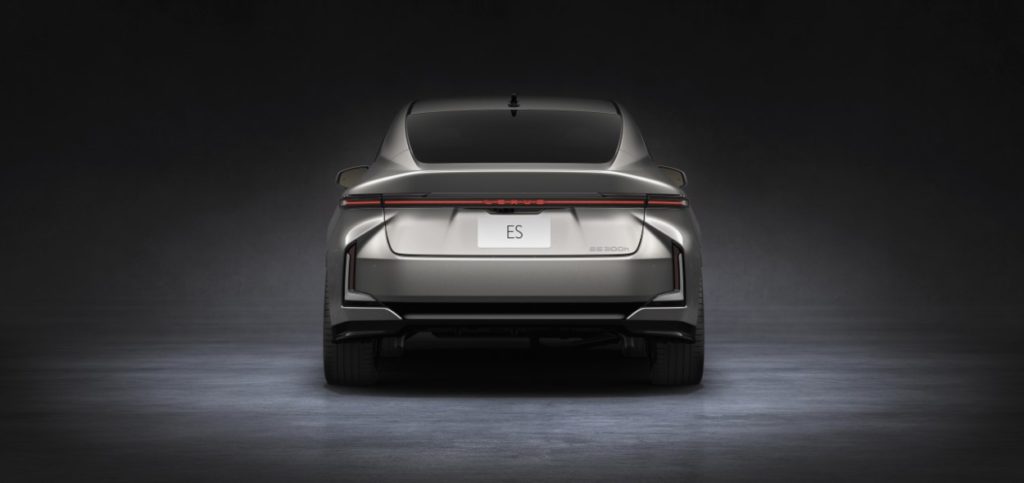Lexus ES vzkříšen! Osmá generace míří do Evropy a přináší elektrickou revoluci Luxusu