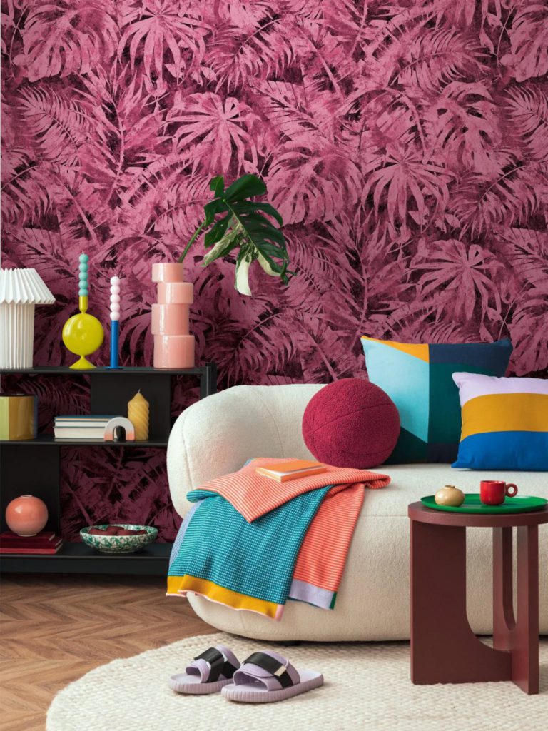 Jak sladit tapety s nábytkem a doplňky: Tipy pro harmonický interiér