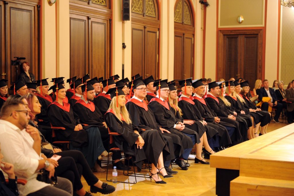 Využijte zbytek roku k seberealizaci: Proč studium MBA nebo LL.M. je právě teď tou nejlepší investicí do vašeho osobního růstu