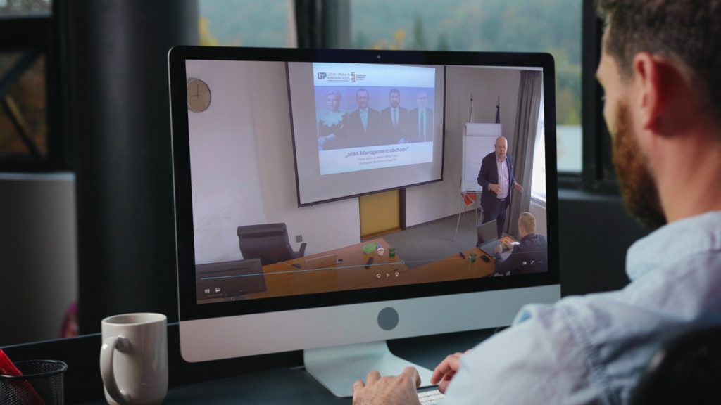 Využijte zbytek roku k seberealizaci: Proč studium MBA nebo LL.M. je právě teď tou nejlepší investicí do vašeho osobního růstu