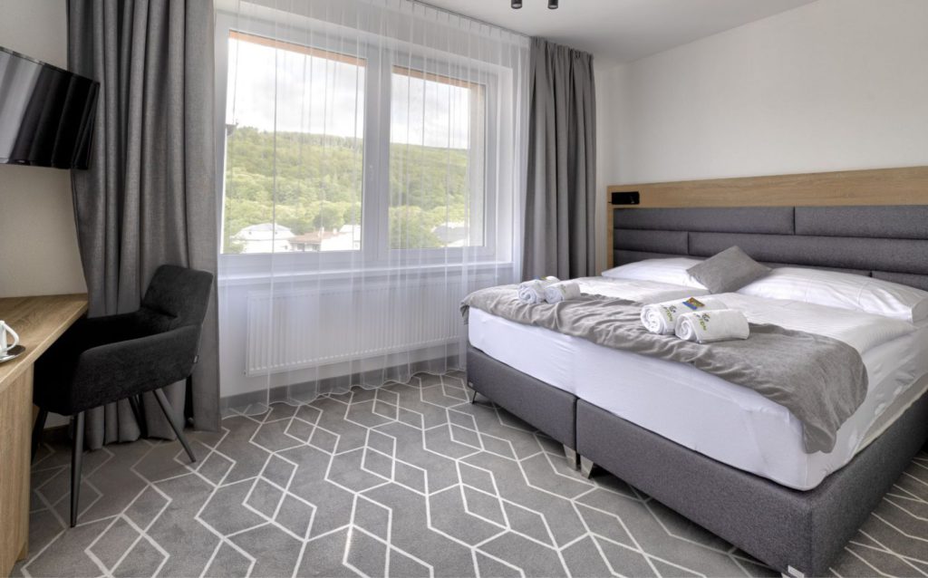 Proč se na dovolené často vyspíme lépe než doma?