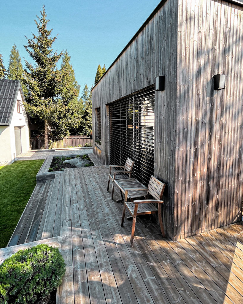 Dřevěné terasy: Jak vybrat tu pravou od materiálu po praktické tipy