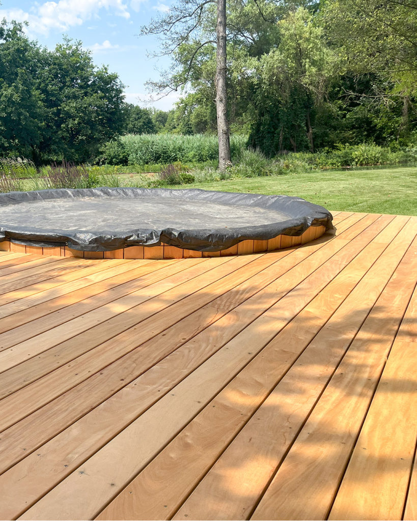 Dřevěné terasy: Jak vybrat tu pravou od materiálu po praktické tipy